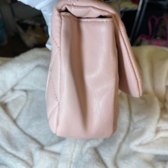 BADGLEY MISCHKA NWT QUILTED GOLD STUDDED CROSSBODY - Picture 6 of 10